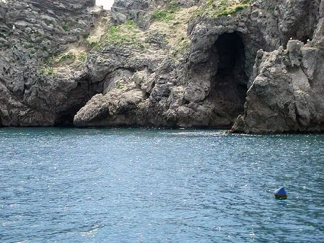 plongeurs enfant à l'Estartit, les grottes